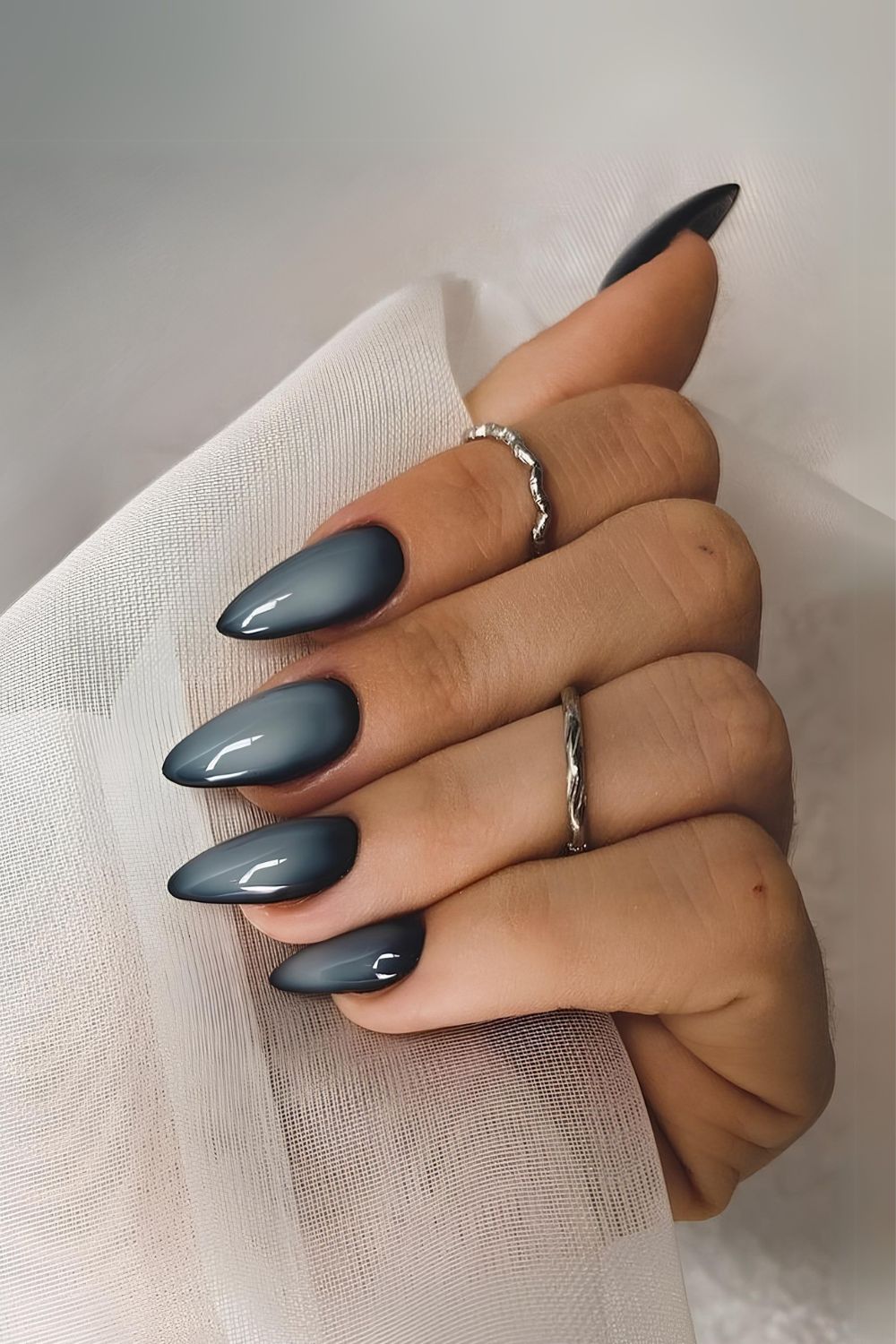 Black and gray aura mani