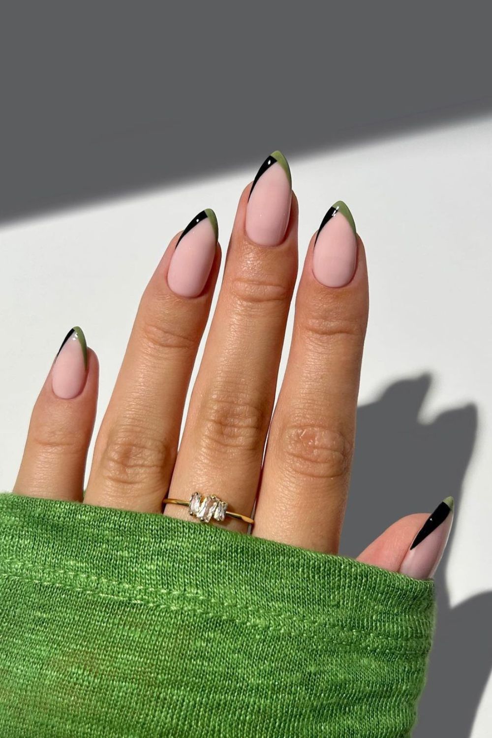 Black and olive špinted French tip nails