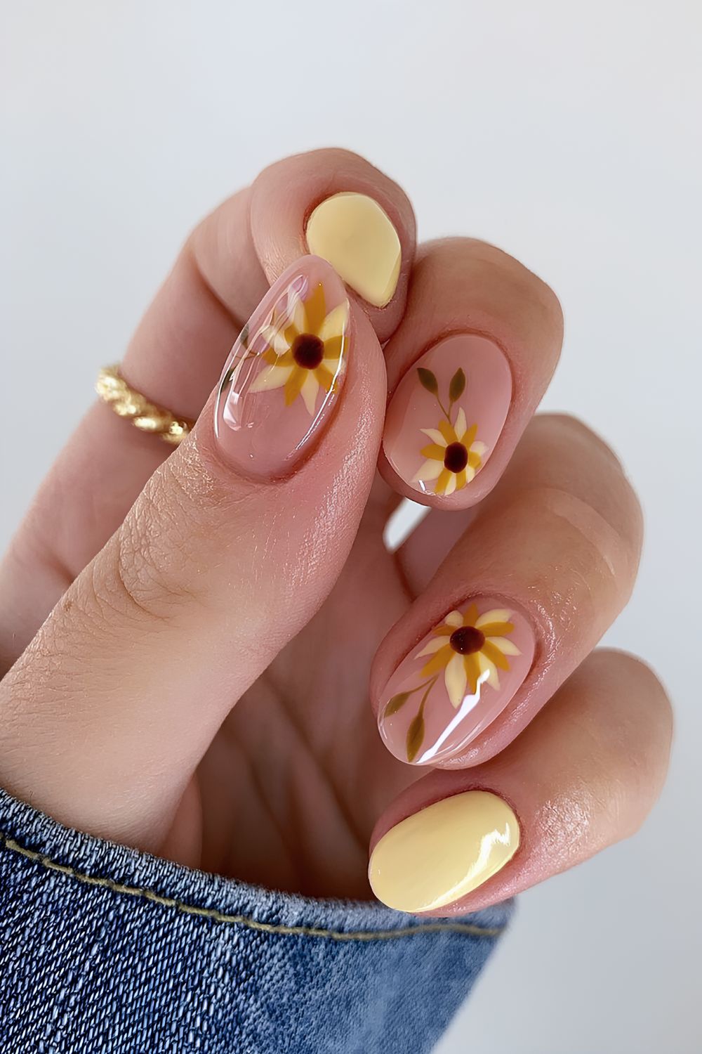 Butter yellow sunflower mani