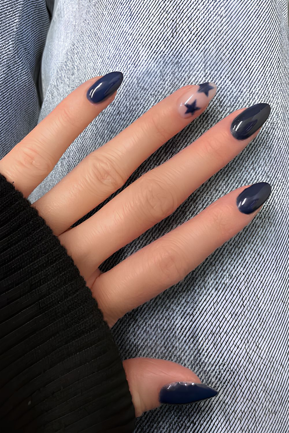 Dark blue mani with star art