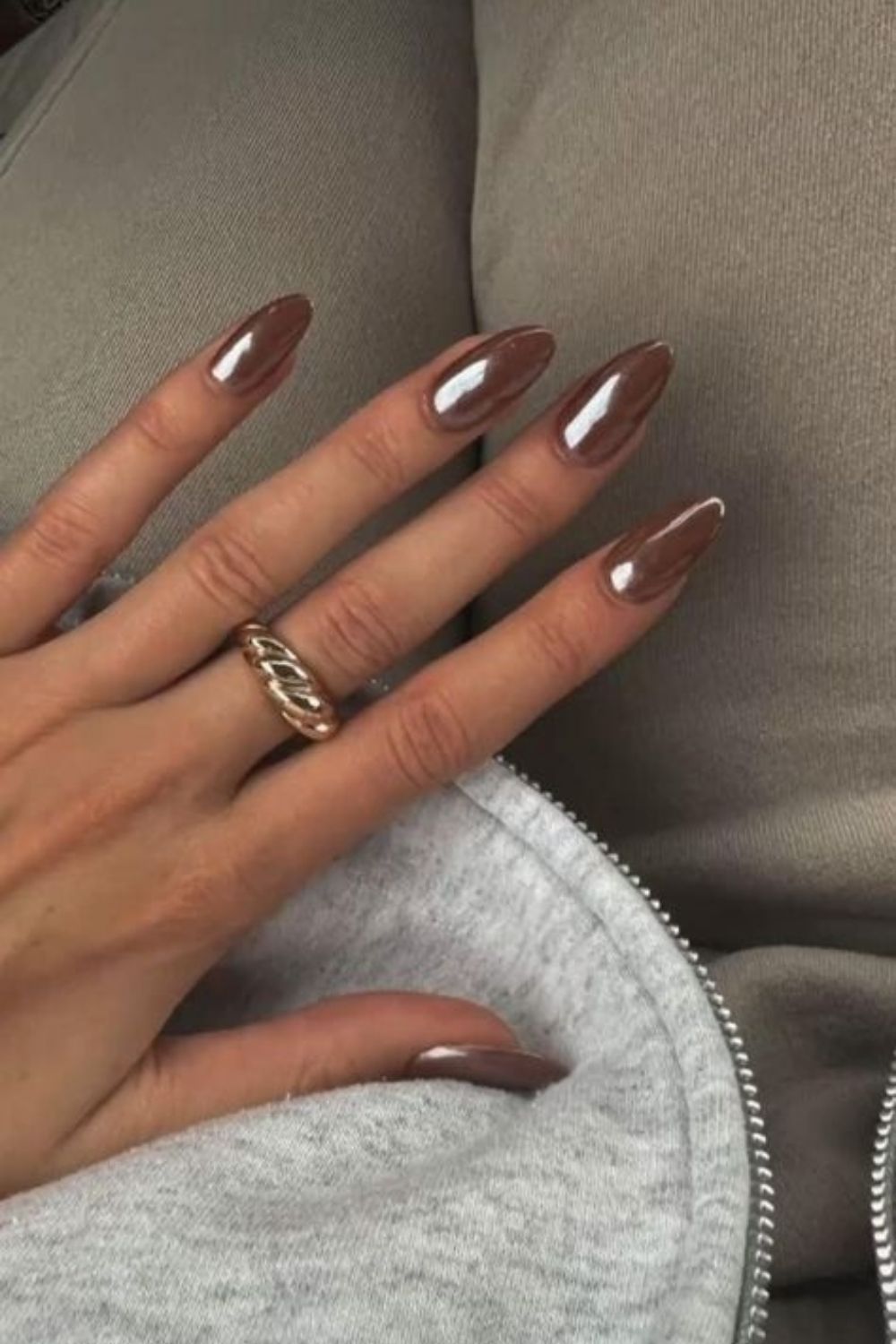 Glossy mocha mousse nails