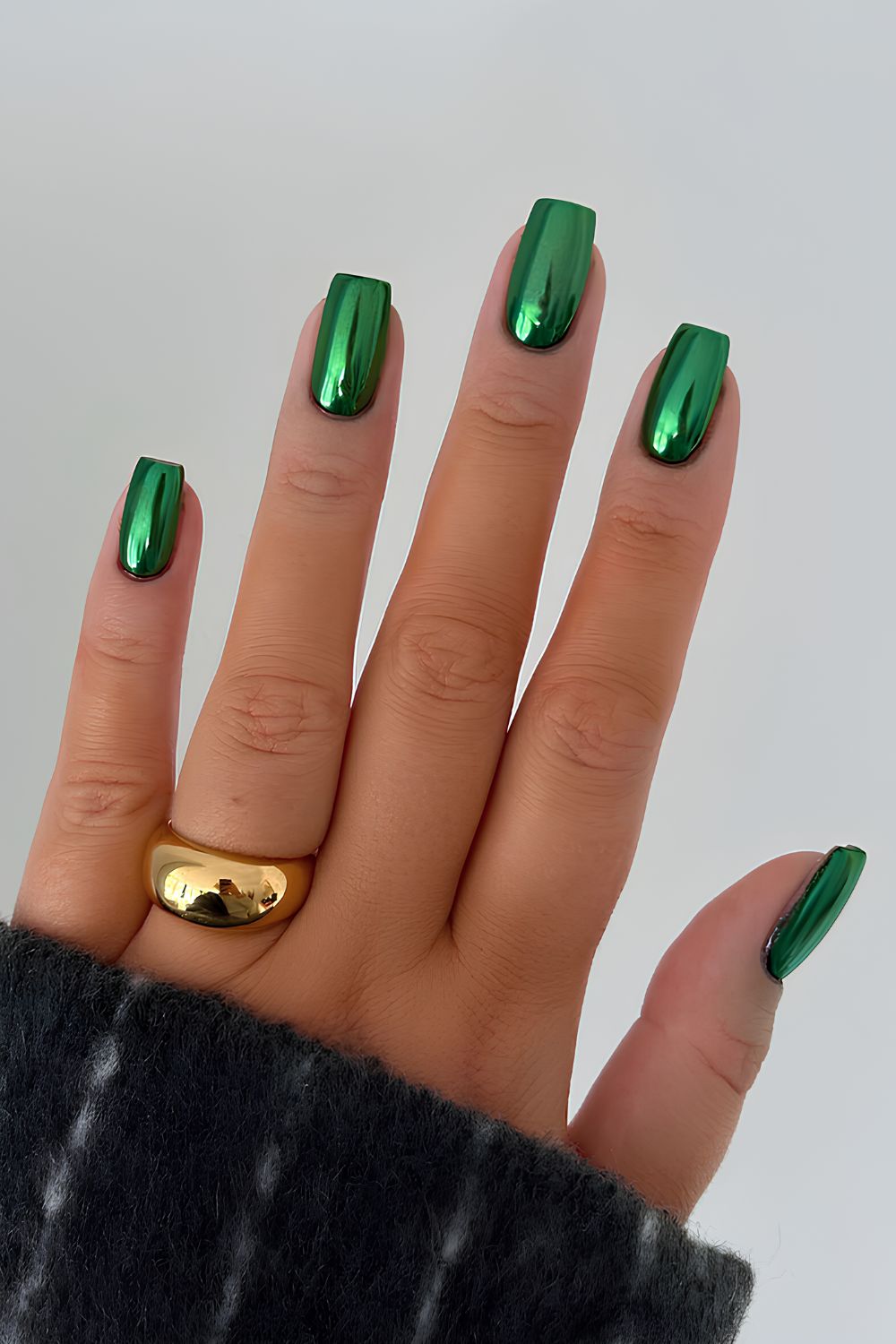 Metallic green manicure