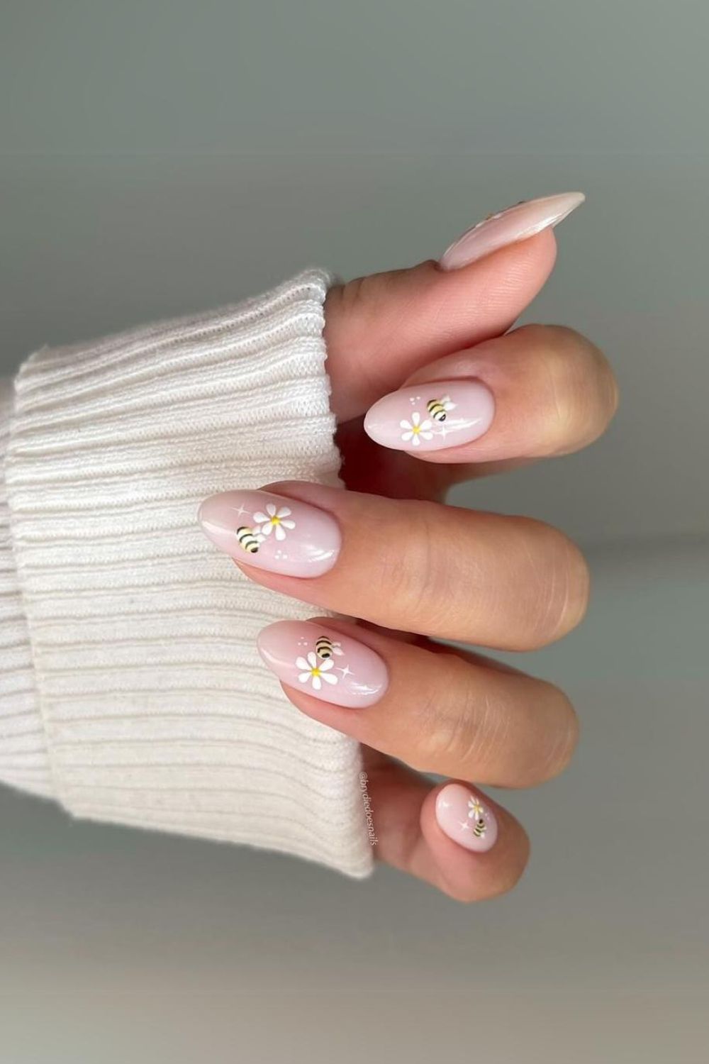 Milky nails with daisy and bee accents