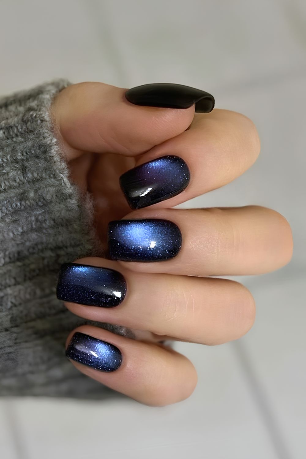 Navy blue cat-eye effect nails