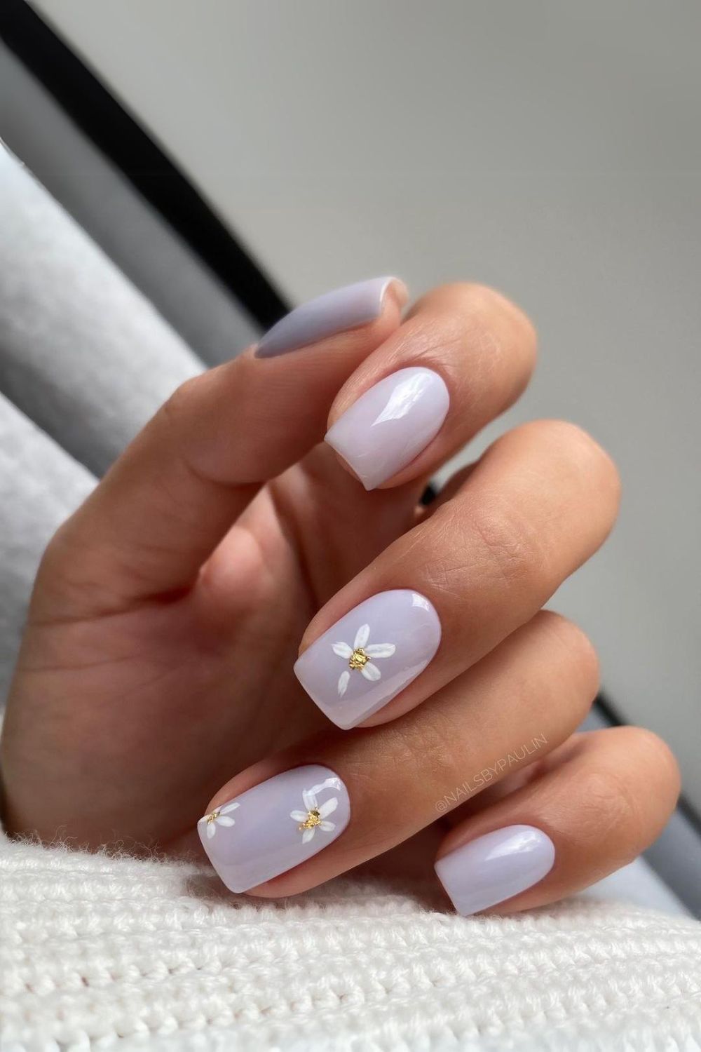 Periwinkle nails with daisy accents