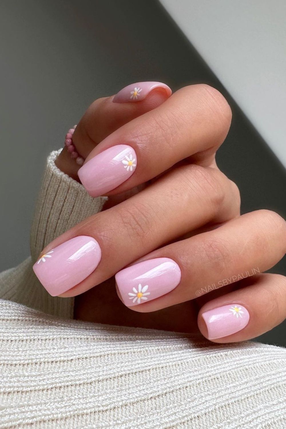 Pink daisy nails