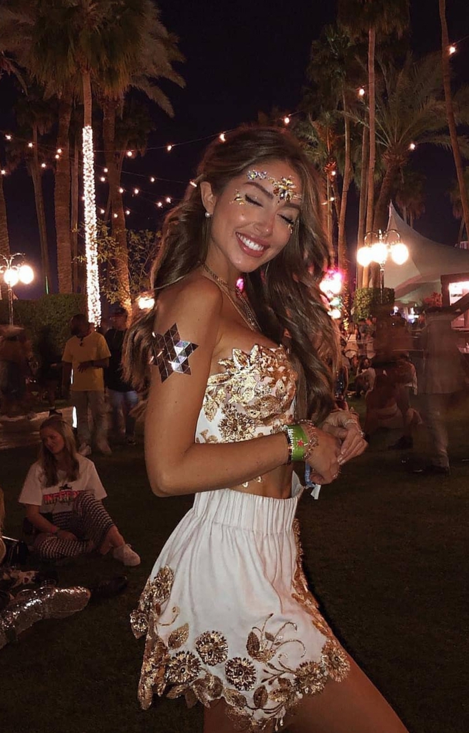 Best Coachella outfits with glitter worn by Caroline Einhoff