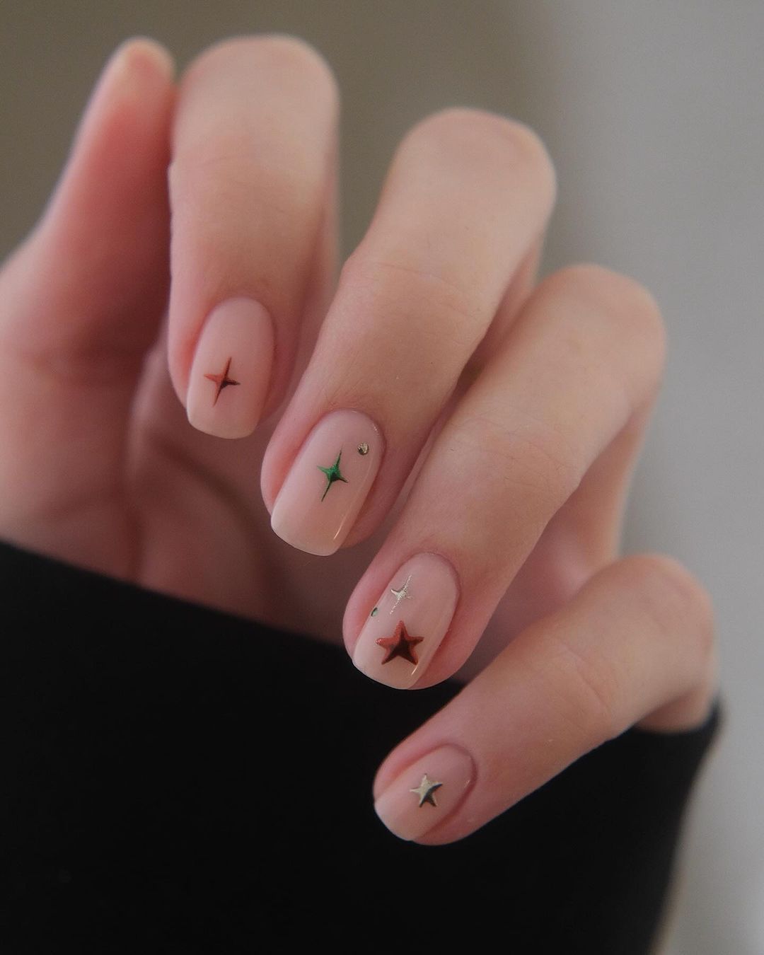 Short nude nails with subtle chrome stars