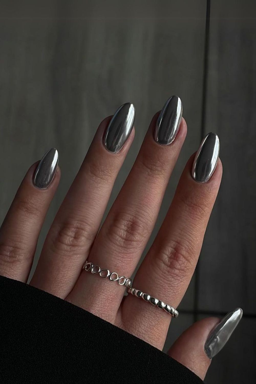 Silver chrome manicure