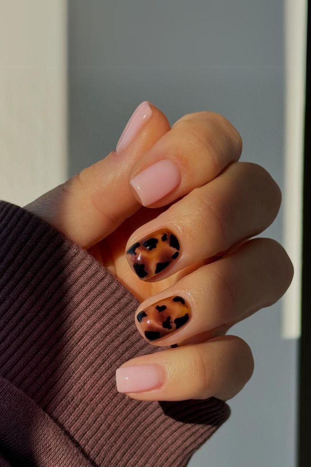 Soft pink nails with tortoise shell accents