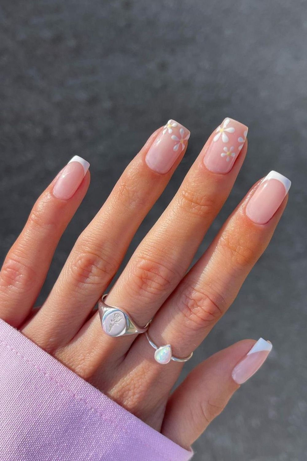 White French mani with daisy flowers