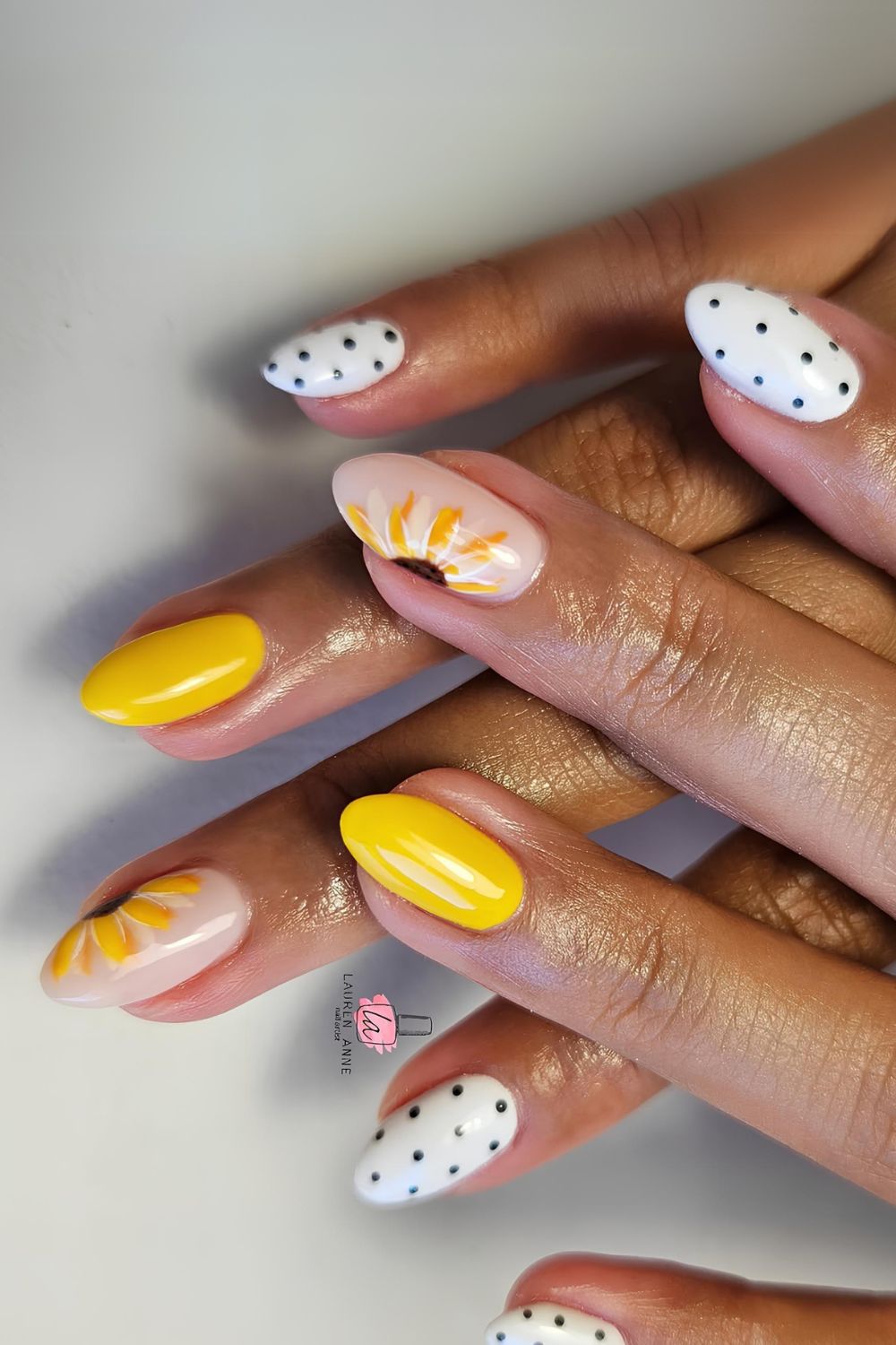 Yellow and white mani with sunflowers and polka dots