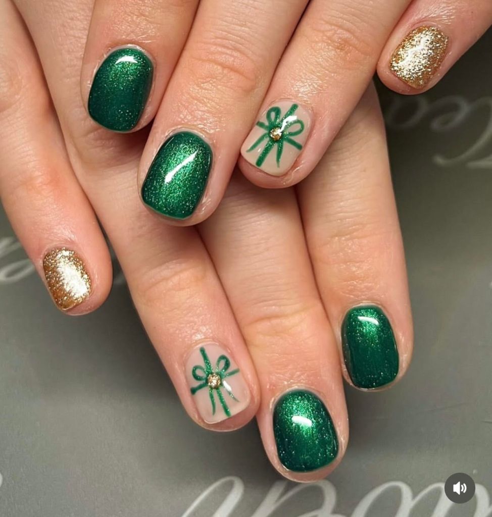 green christmas nails short