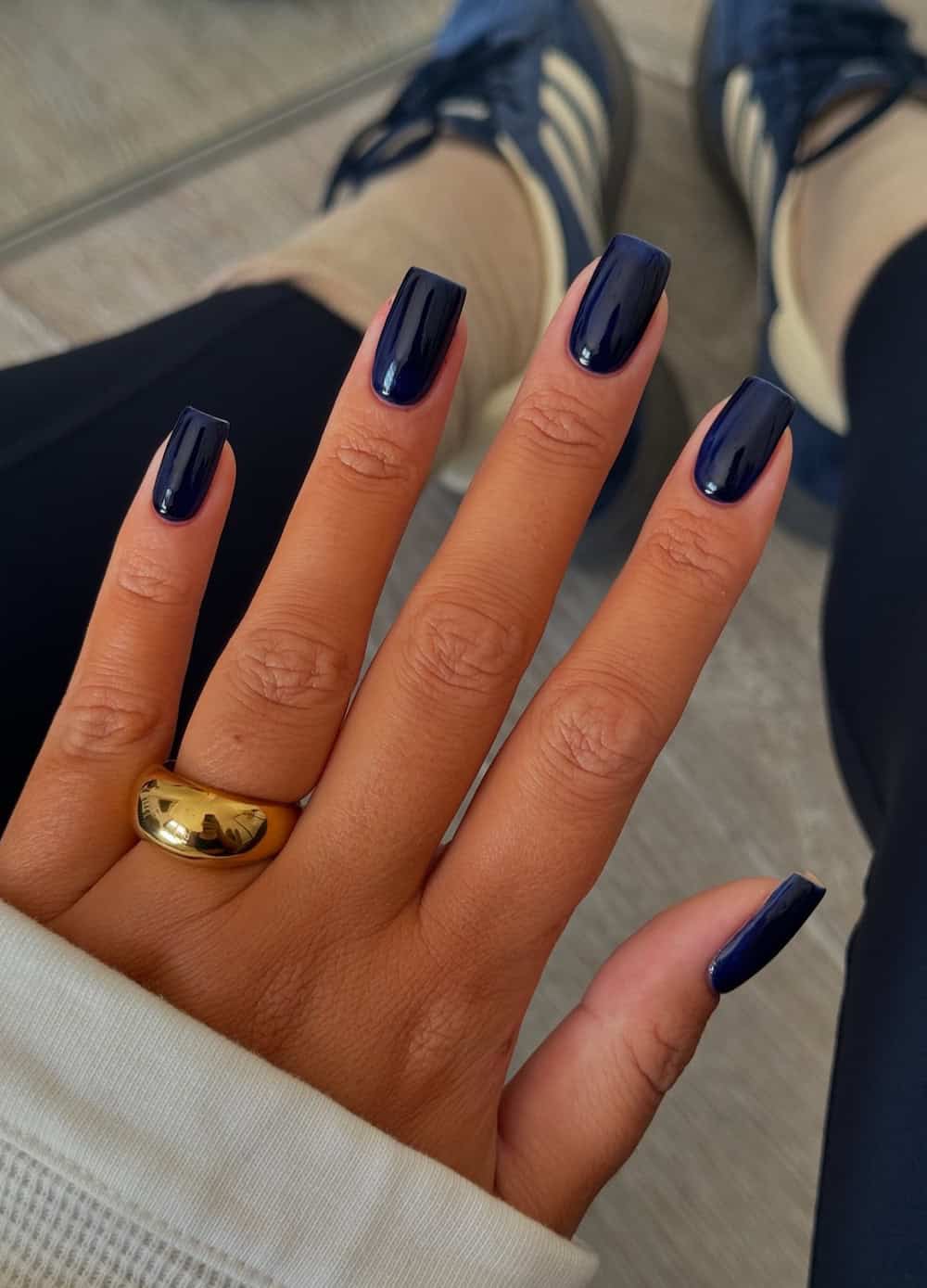 short navy nails