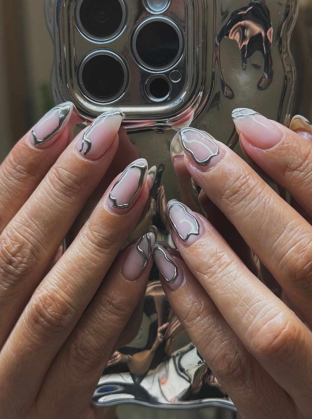 short nude pink nails with molten silver circles